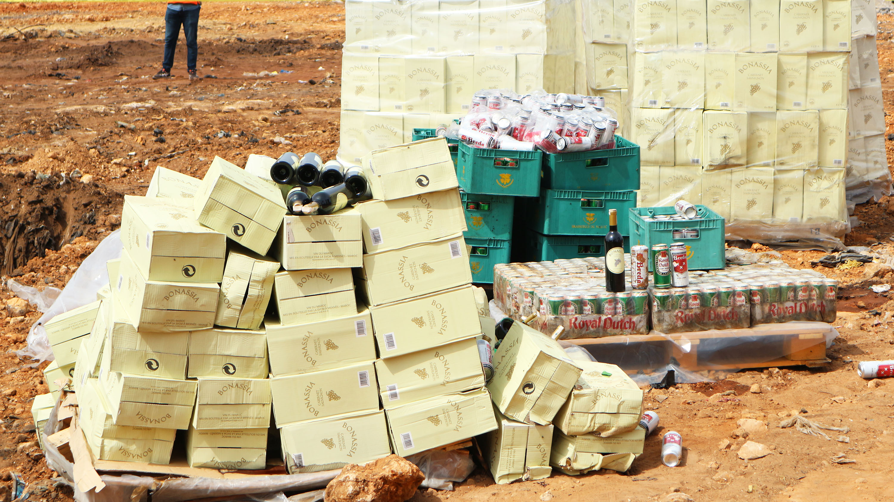 Saisie et destruction de bouteilles d’alcool de contrebande à Casablanca