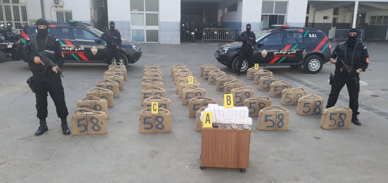 Les forces de l'ordre mettent en échec d'une tentative de trafic de 1,1 tonne de chira à Agadir Les forces de l'ordre mettent en échec d'une tentative de trafic de 1,1 tonne de chira à Agadir