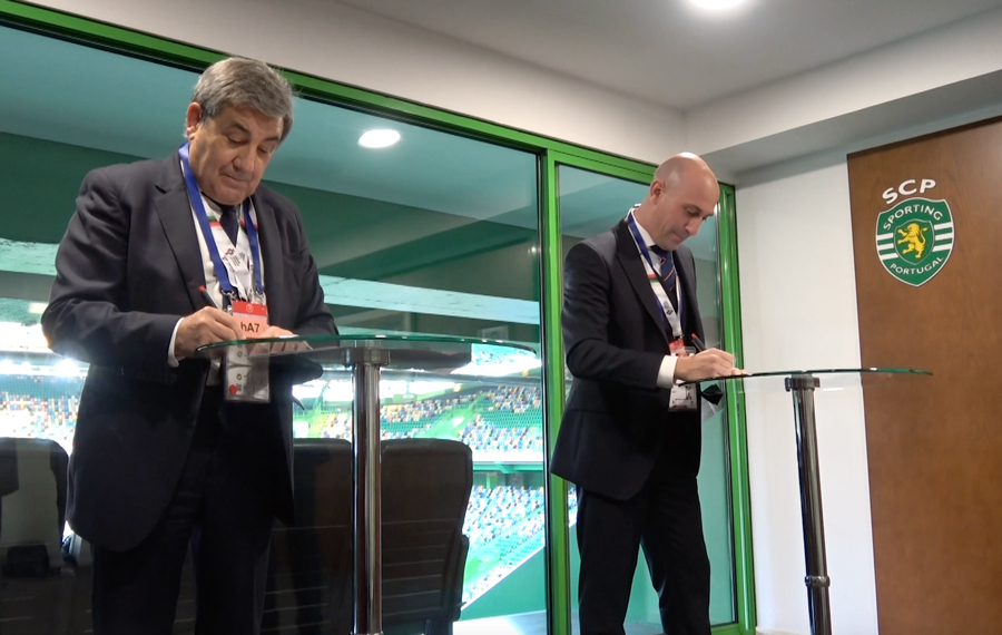 Les deux présidents des fédérations de football du Portugal et d'Espagne.