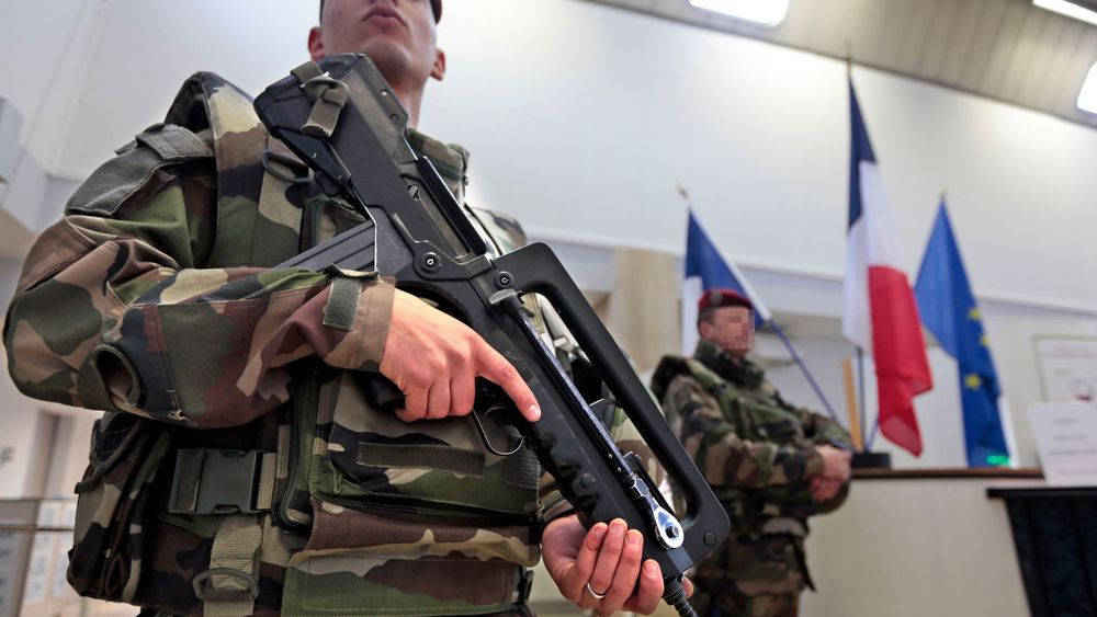 Terrorisme : la France renforce son plan "Vigipirate"