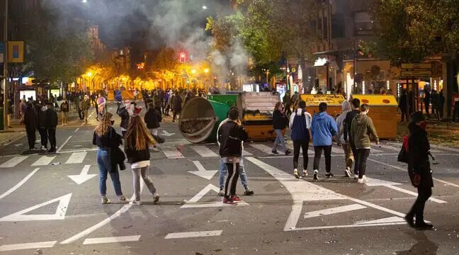 Espagne : Protestations anti-restrictions, une cinquantaine d'arrestations