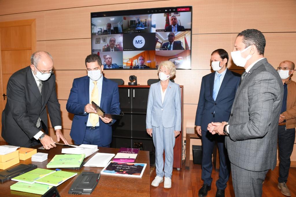 Enseignement à distance : des tablettes pour les élèves du monde rural