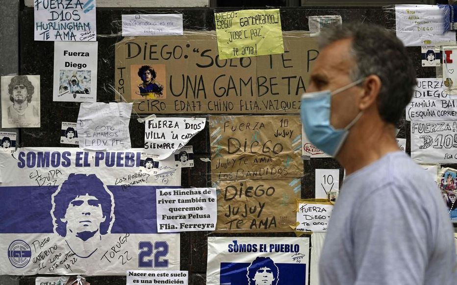 L'état de santé de Maradona, toujours hospitalisé, évolue favorablement