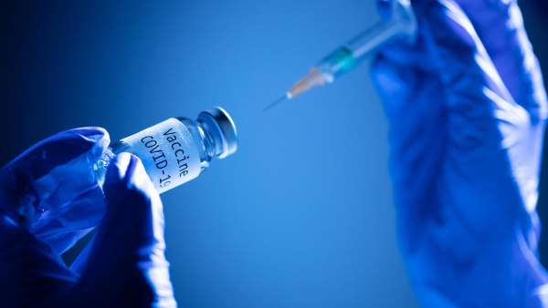 Covid-19 : l’UE pourrait donner son accord aux vaccins Pfizer et Moderna en décembre