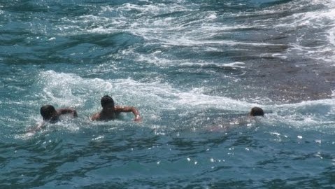 Un marocain parmi quatre migrants arrivés à Mellilia à la nage