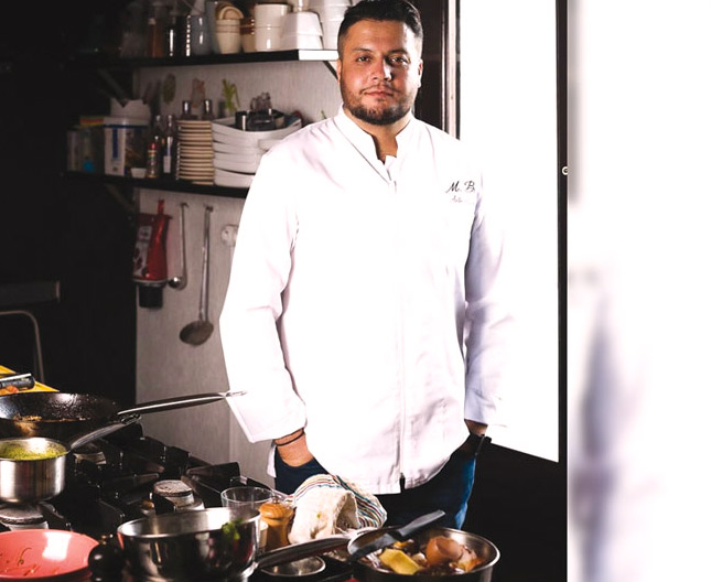 Gastronomie : À sa « Table Clandestine », le Chef Mohamed Baya s’occupe de tout Gastronomie : À sa « Table Clandestine », le Chef Mohamed Baya s’occupe de tout