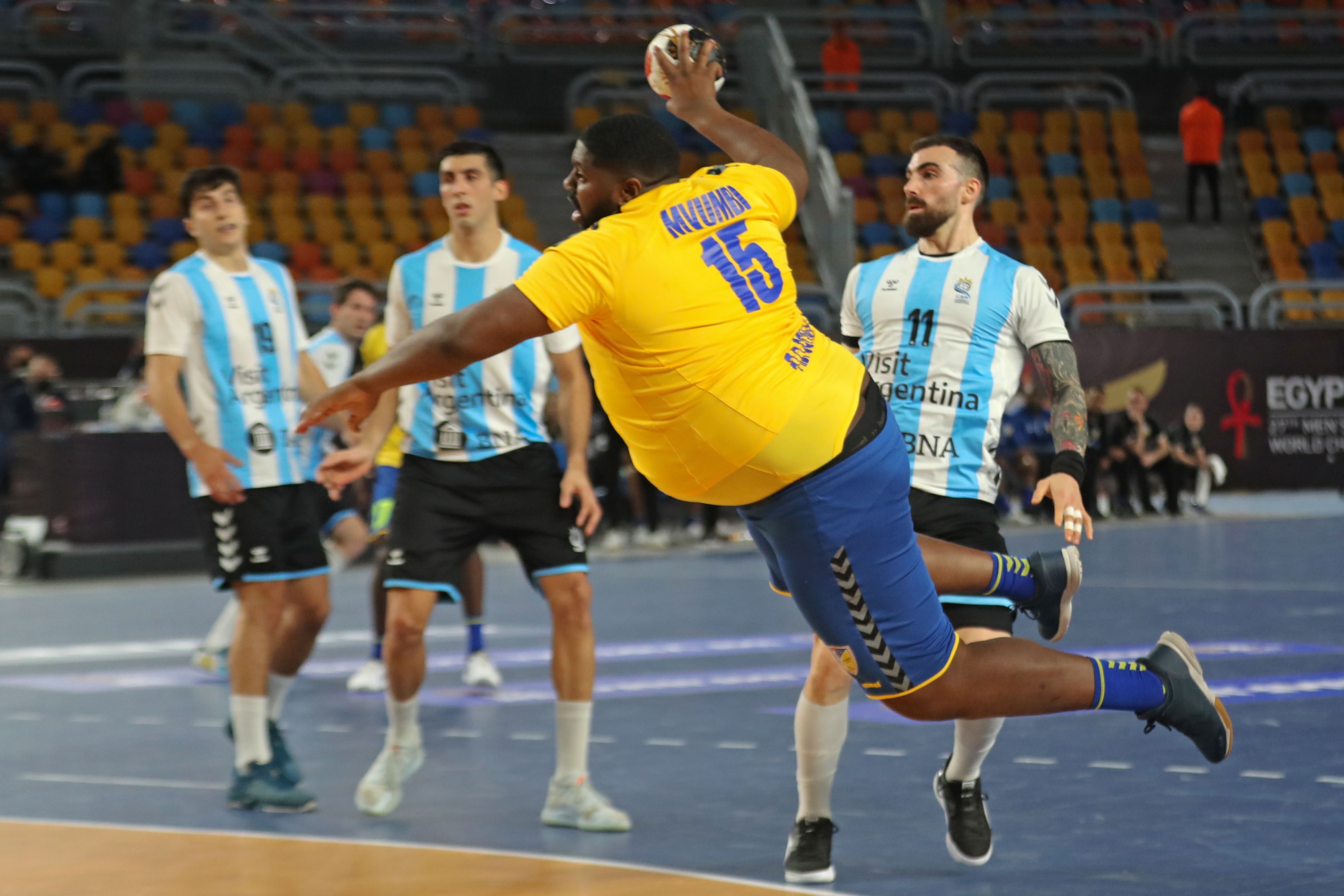 Gautier Mvumbi en action contre l'Argentine.