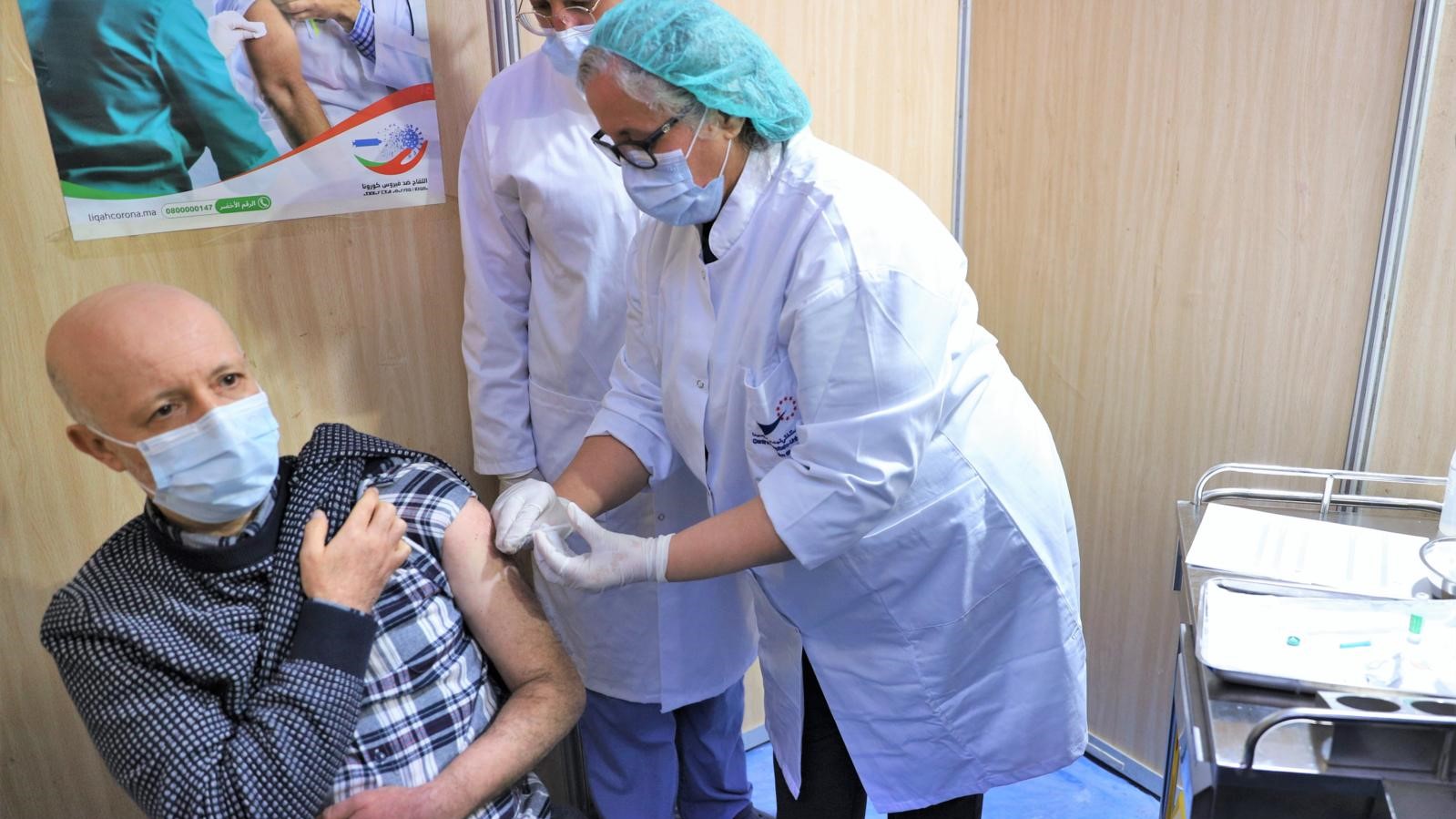 A Laâyoune, les aînés commencent à se faire vacciner contre le Covid-19