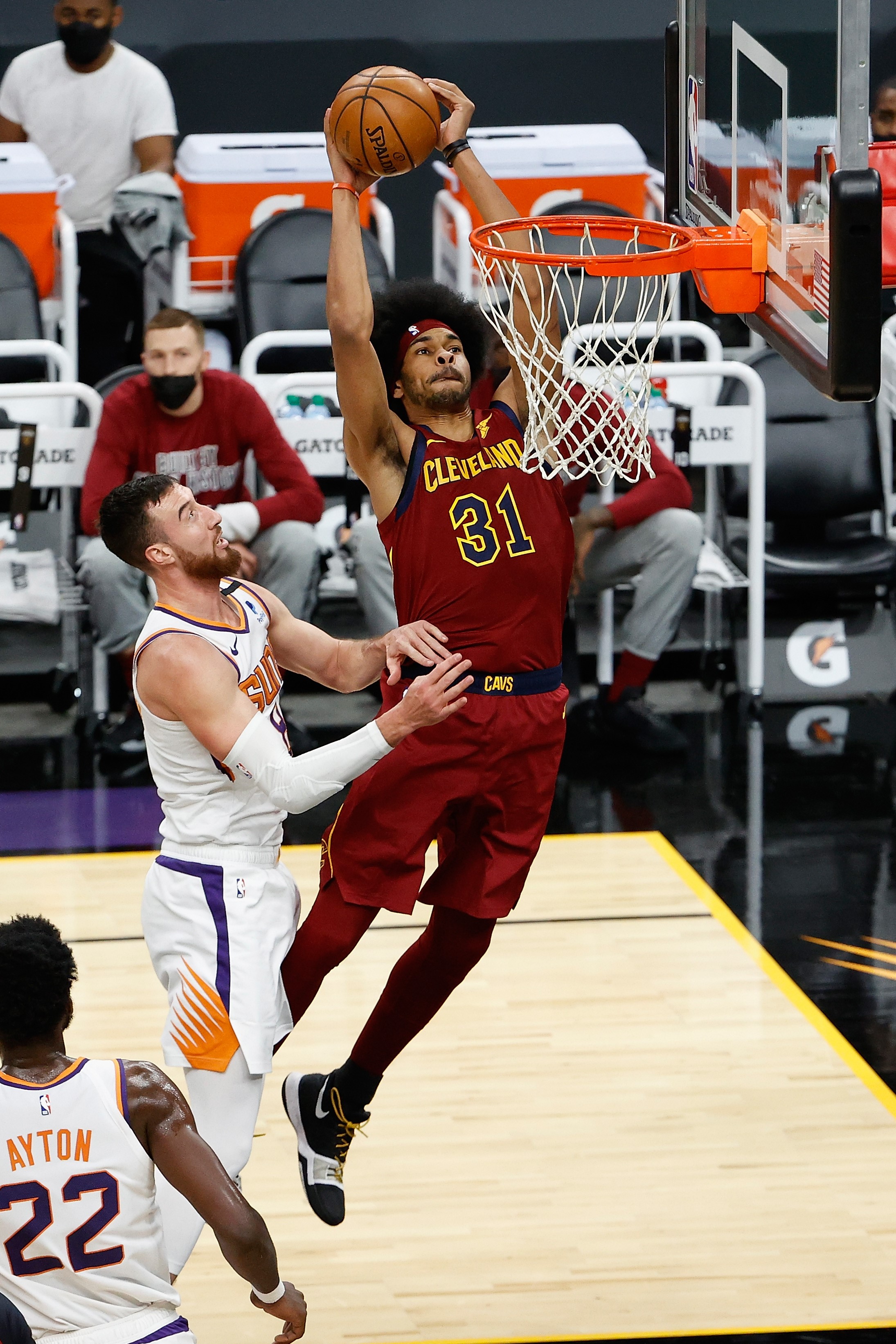 NBA : Les Bucks en imposent à Denver, les Lakers échappent au tonnerre