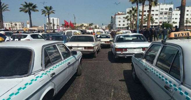 Casablanca : Les « grands taxis » manifestent devant la gare de Ouled Ziane