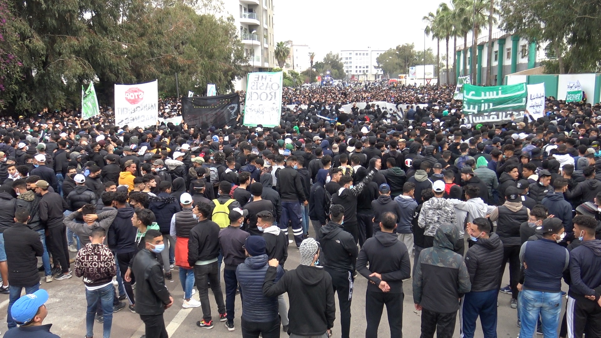 Une ruée verte mais en noir vers le Complexe sportif du Raja