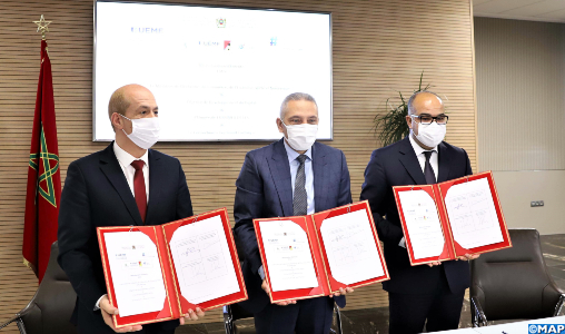 Smart Factory : Un partenariat pour promouvoir l'usage des technologies de l'industrie 4.0 Smart Factory : Un partenariat pour promouvoir l'usage des technologies de l'industrie 4.0