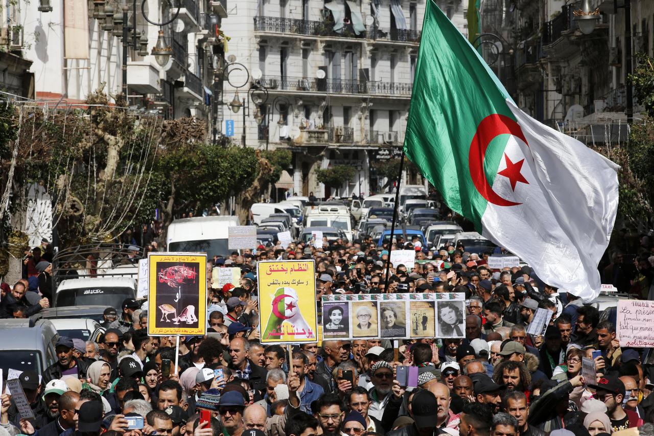 Algérie / Hirak : le président met en garde les manifestants