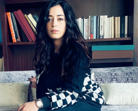 l'actrice vit à tout va