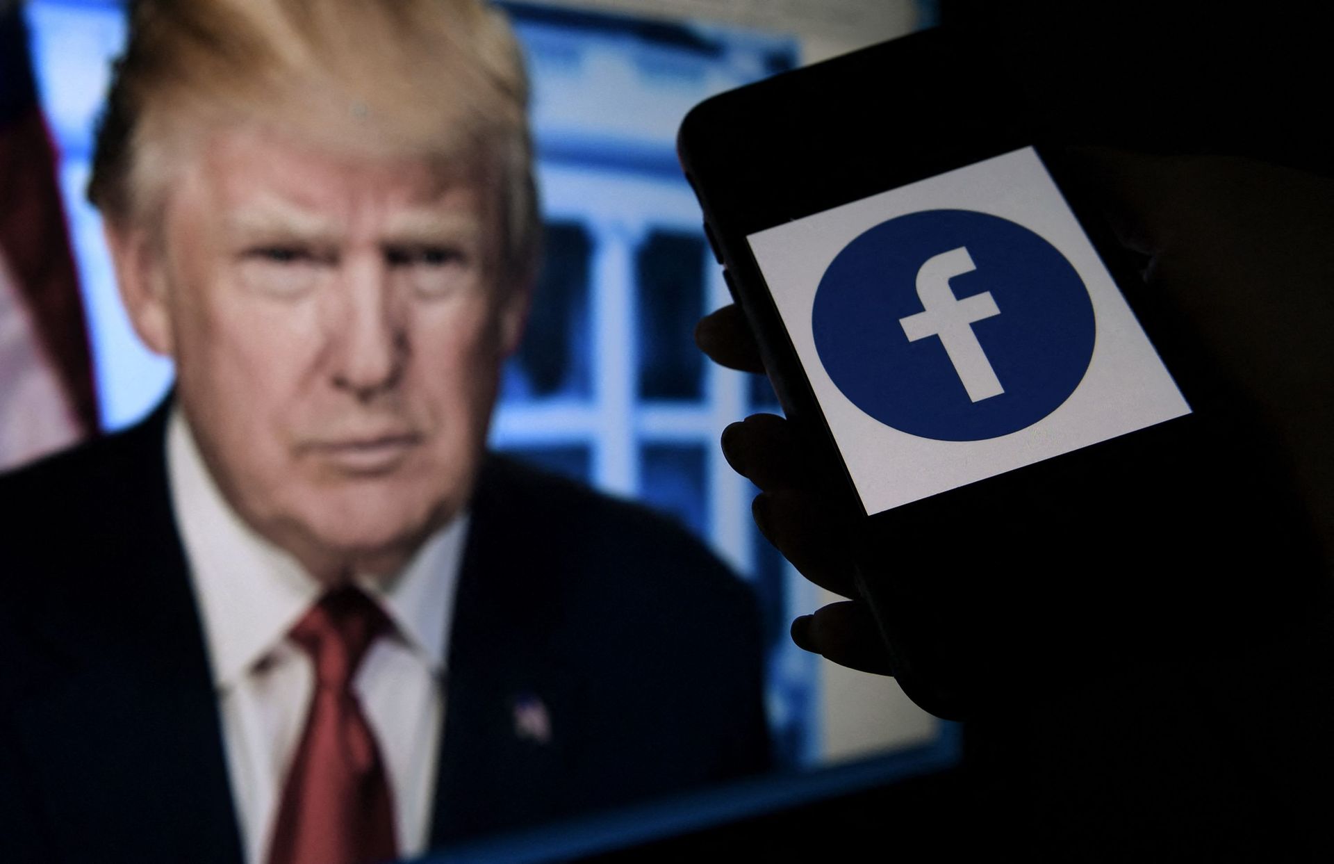 Facebook:  Donald Trump définitivement exilé du réseau social ?