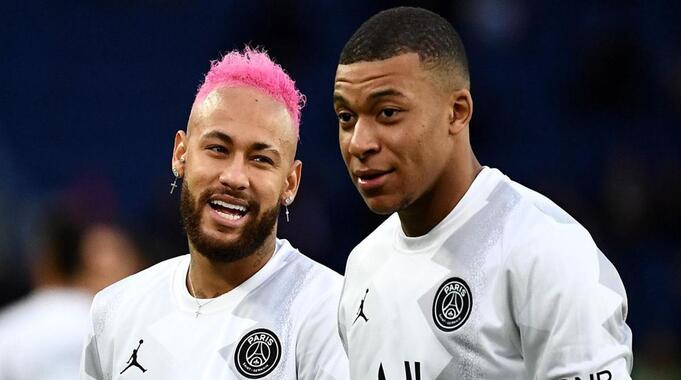 Transfert : Le PSG aurait offert à Mbappé un salaire équivalent à celui de Neymar ! Transfert : Le PSG aurait offert à Mbappé un salaire équivalent à celui de Neymar !
