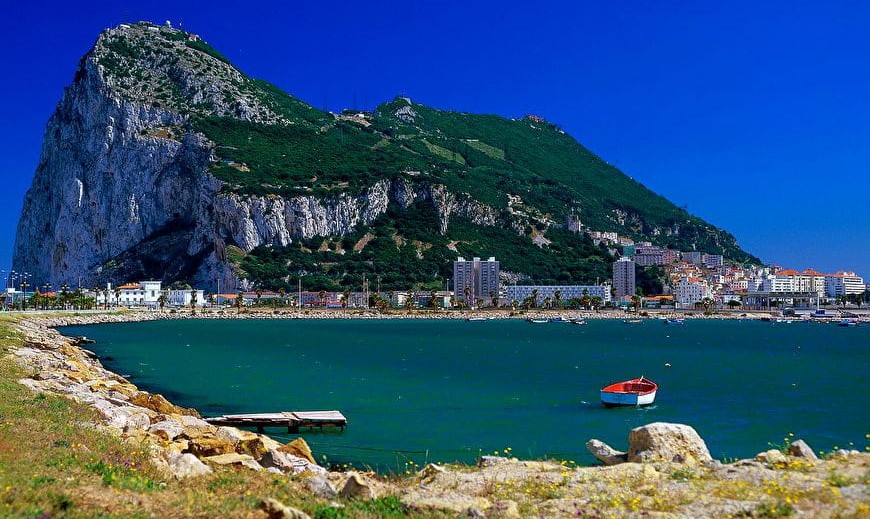 Gibraltar négocie les itinéraires de voyage aérien et maritime avec le Maroc