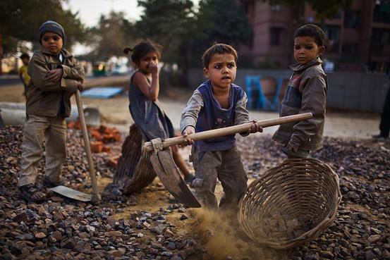 Signature de conventions pour lutter contre le travail des enfants