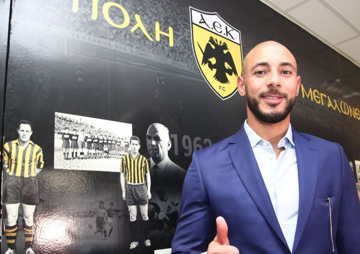 Noureddine Amrabat joue cette saison pour l'AEK Athènes