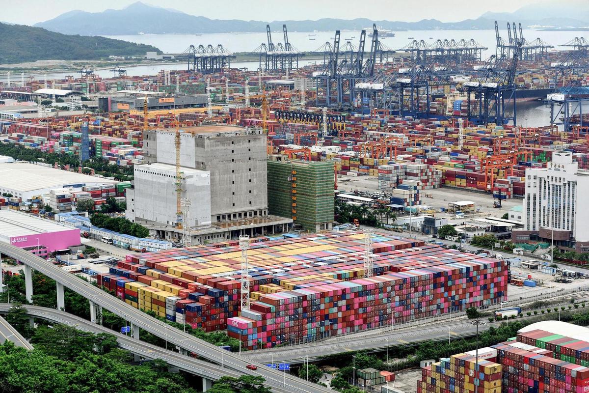 Chine : Les mesures anti-Covid provoquent des embouteillages dans les ports