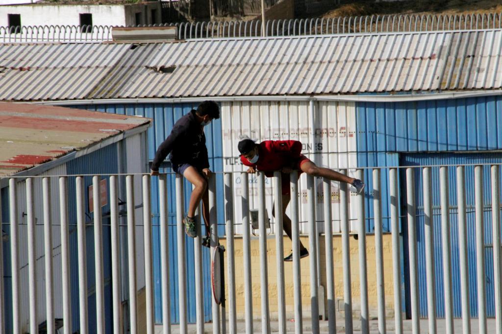Le tribunal de Sebta maintient la suspension du rapatriement des mineurs marocains
