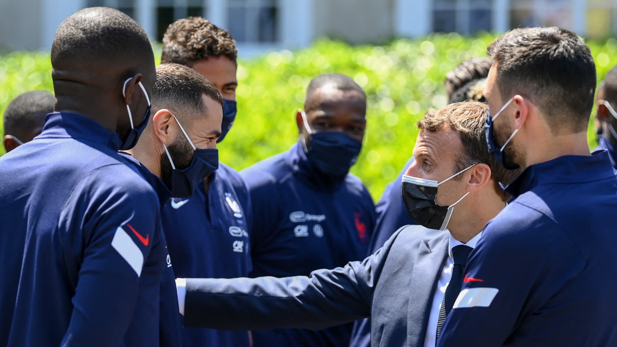 Football : Macron aurait fait pression pour le rappel de Benzema en équipe de France !?