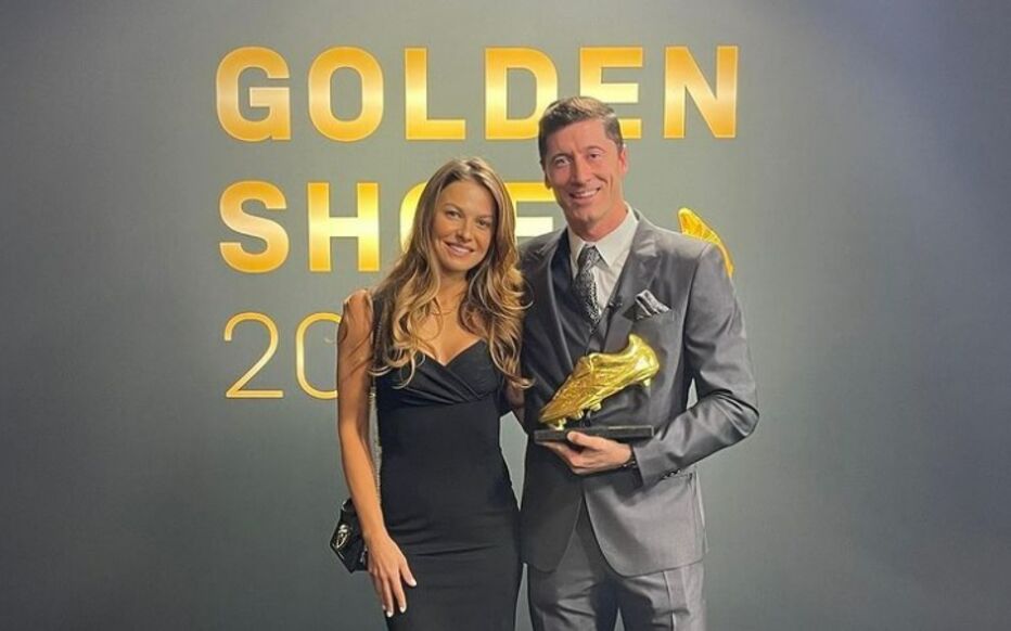 Foot:Lewandowski reçoit le Soulier d'or et remercie son épouse