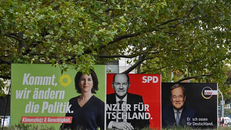 Allemagne: affiches de campagne pour les élections législatives montrant les trois candidats à la chancellerie Olaf Scholz (SPD), Armin Laschet (CDU) et Annalena Baerbock (Les Verts) - John Macdougall / AFP