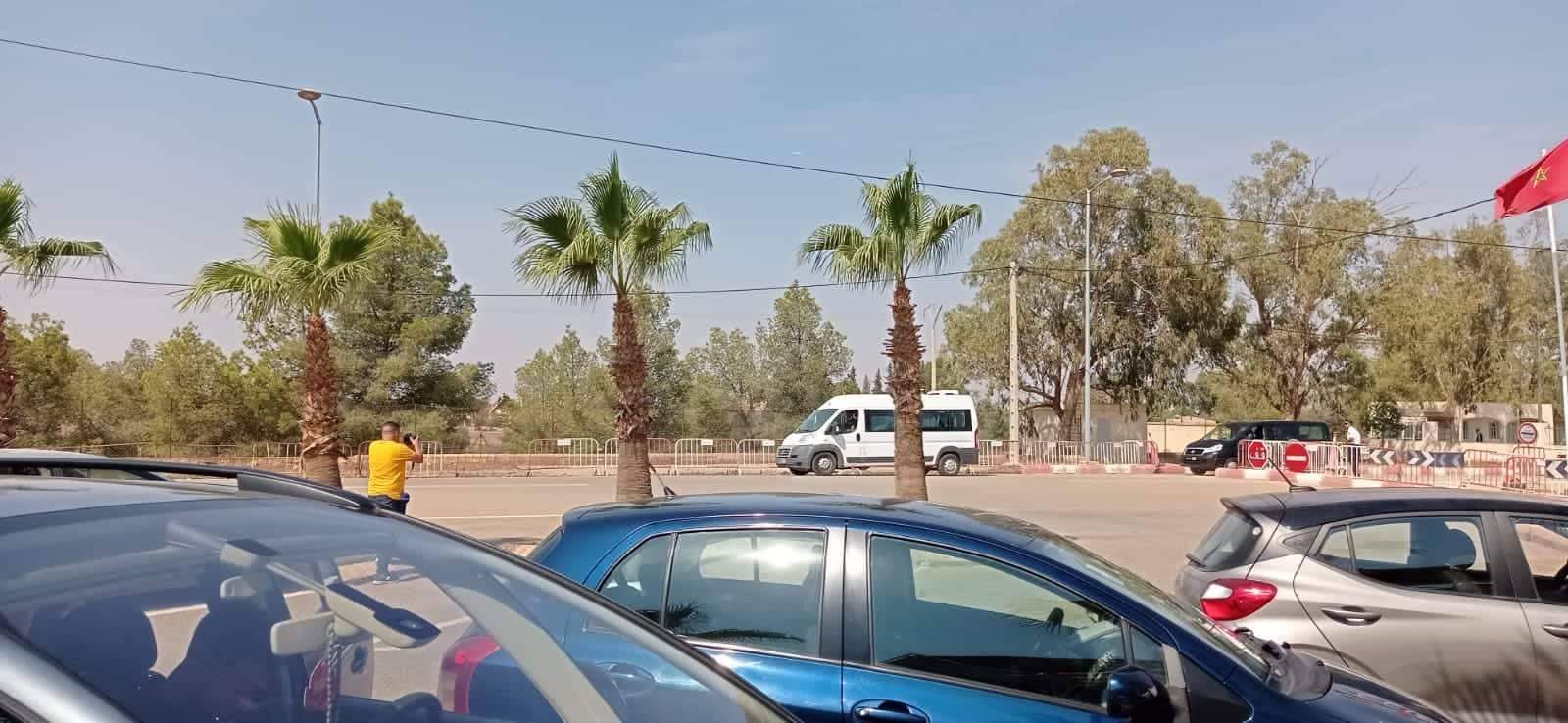 Minibus transportant les marocains rapatriés.