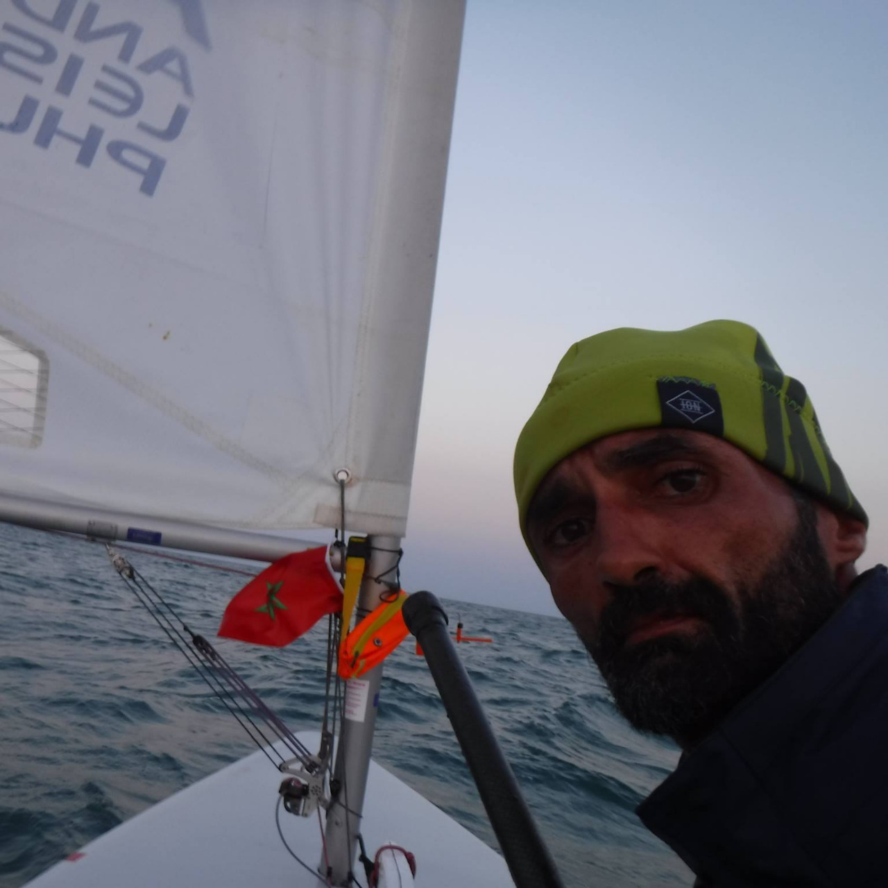 Voile / Asilah : Le vent a battu Yassine Derkaoui l’empêchant à établir un nouveau record du monde