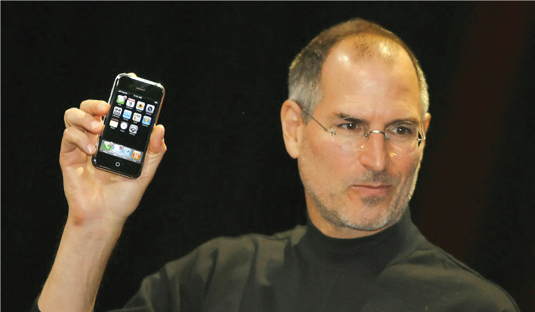 Apple : Dix ans après la mort de Steve Jobs, de la magie à la machine à profits