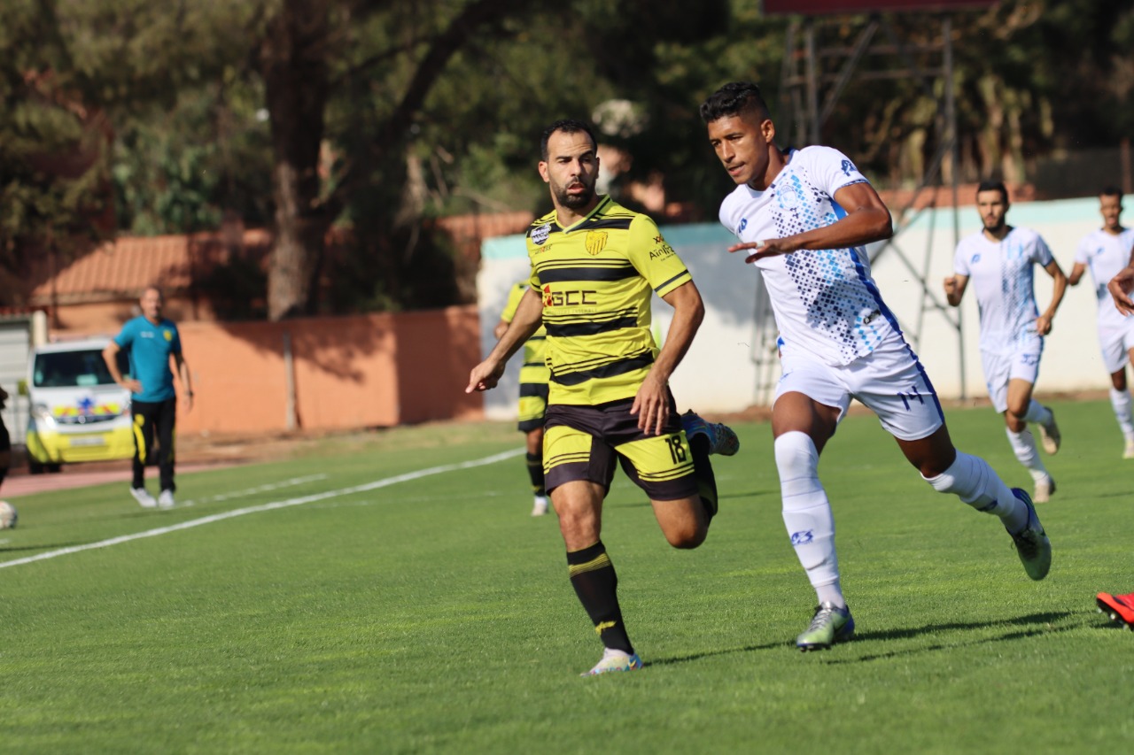 RCOZ-MAS (0-2) : Le Moghreb de Fès vainqueur sans convaincre face à une équipe fantôme ! RCOZ-MAS (0-2) : Le Moghreb de Fès vainqueur sans convaincre face à une équipe fantôme !