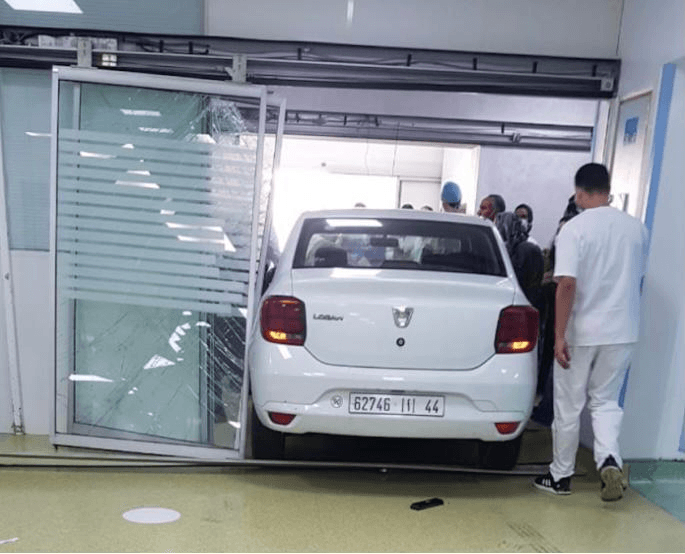 Hôpital Cheikh Zaid : Une voiture s'encastre dans le service des urgences (vidéo)