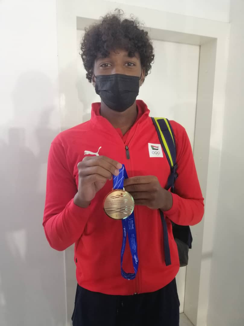 Championnat arabe de natation : La médaille d’or du jeune soudanais Championnat arabe de natation : La médaille d’or du jeune soudanais