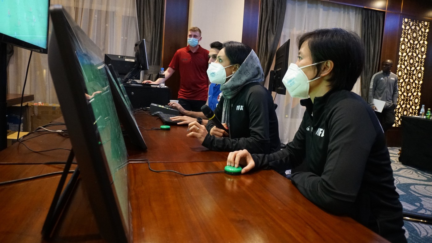 FIFA - Arbitrage : 25 arbitres femmes pour le premier séminaire FIFA depuis le début de la pandémie FIFA - Arbitrage : 25 arbitres femmes pour le premier séminaire FIFA depuis le début de la pandémie