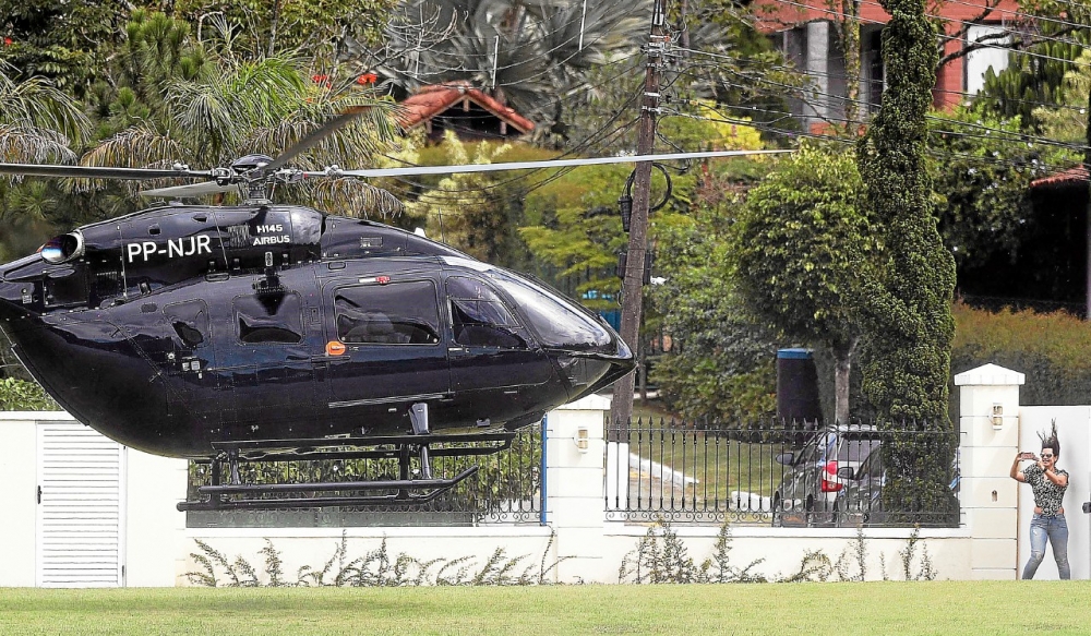 Brésil-Colombie : Neymar rejoint la Seleçao à bord de son hélicoptère personnel !