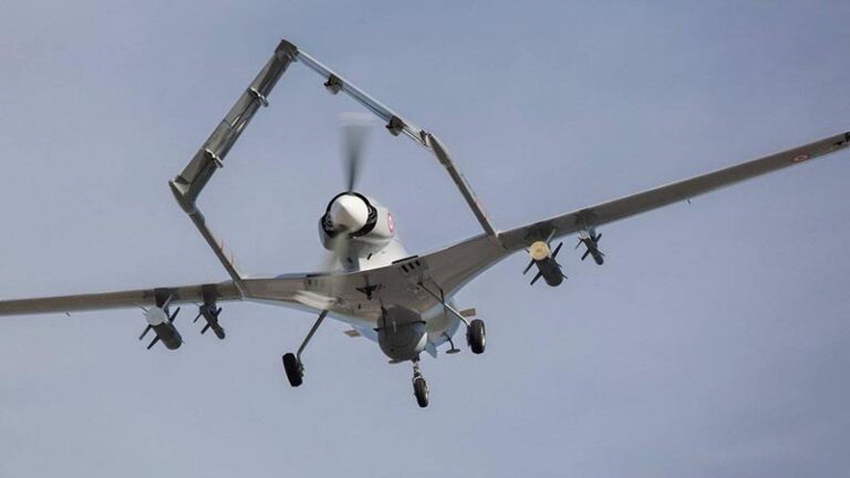 Lors de son premier test, le drone Bayraktar survole le Sahara marocain