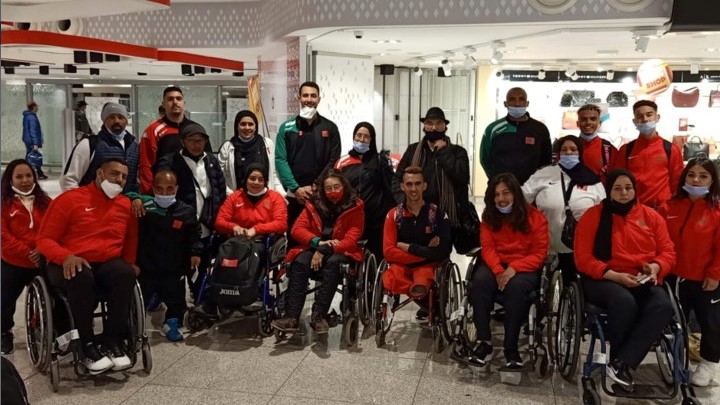 Remise de chèques par le ministre des Sports aux champions paralympiques Remise de chèques par le ministre des Sports aux champions paralympiques