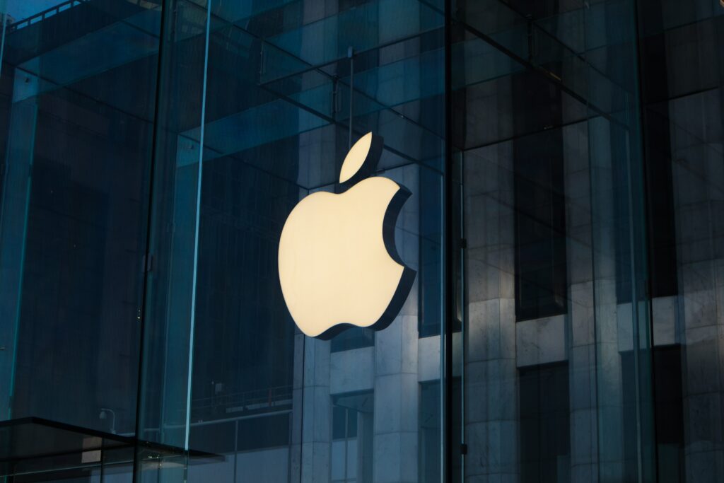 Apple dépasse les 3 trillions de dollar en bourse, une première