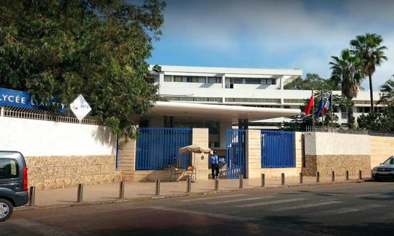 Mission française : les fermetures des écoles se multiplient ! 