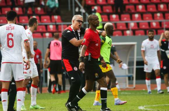 CAN 2021 : Sikazwe, arbitre du match Mali-Tunisie, aurait été victime d’une insolation !?