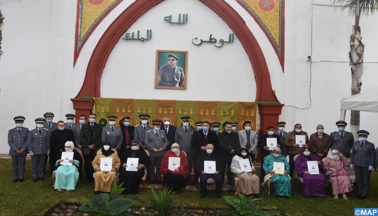 Tétouan: Remise de logements à des ayants-droit des martyrs de l'intégrité territoriale du Royaume Tétouan: Remise de logements à des ayants-droit des martyrs de l'intégrité territoriale du Royaume