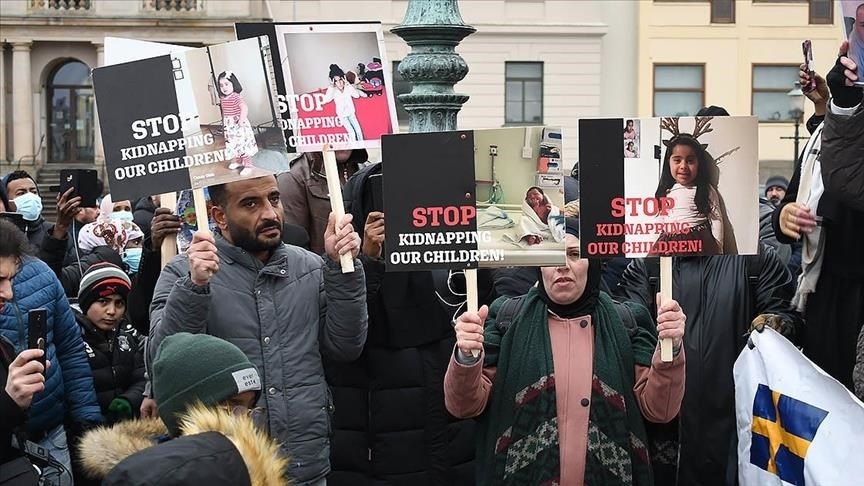 Suède : Des parents musulmans manifestent pour récupérer la garde de leurs enfants