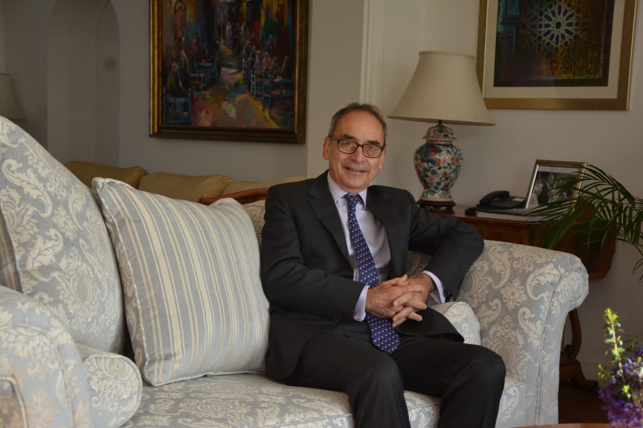 Jamaa El Fna : l'Ambassadeur britannique fait la Halqa pour raconter l'amour de Churchill pour Marrakech 