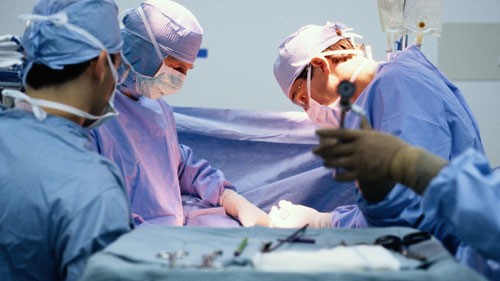 Kénitra : Une opération complexe sur la colonne vertébrale réalisée avec succès