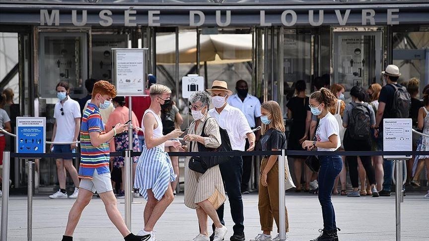 Covid-19 : La France se débarrasse du masque et du pass