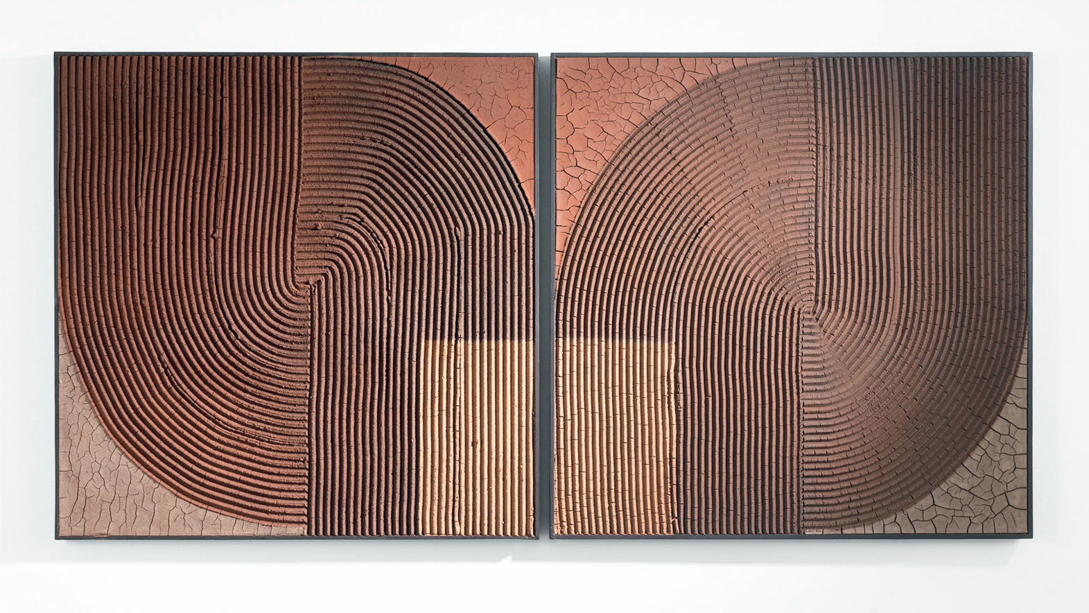 Dynamiques, terre crue et pigments sur panneau en bois, diptyque, 80 x 80 cm chacun, 2022.