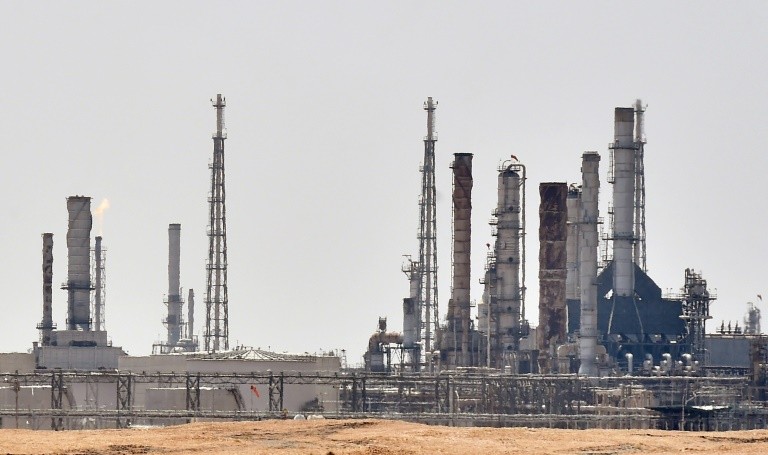 Ryad réduit temporairement sa production de pétrole après une attaque des houthis