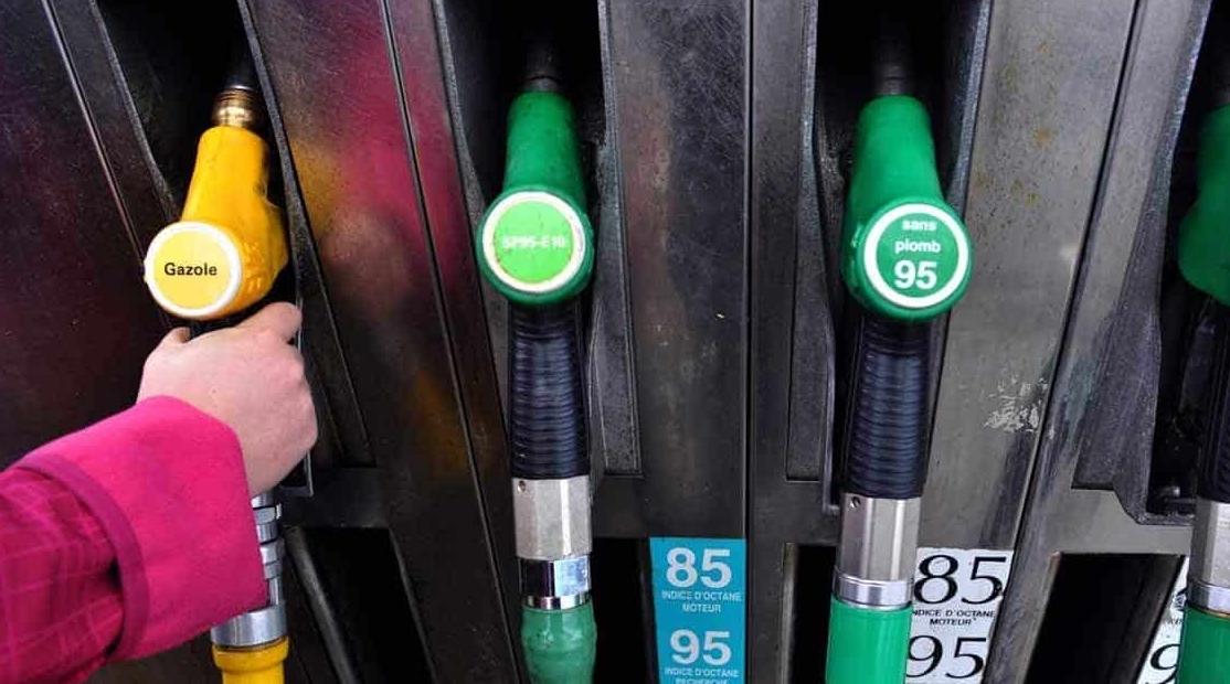 Hausse des prix des carburants : les stations-services menacent de se mettre en grève