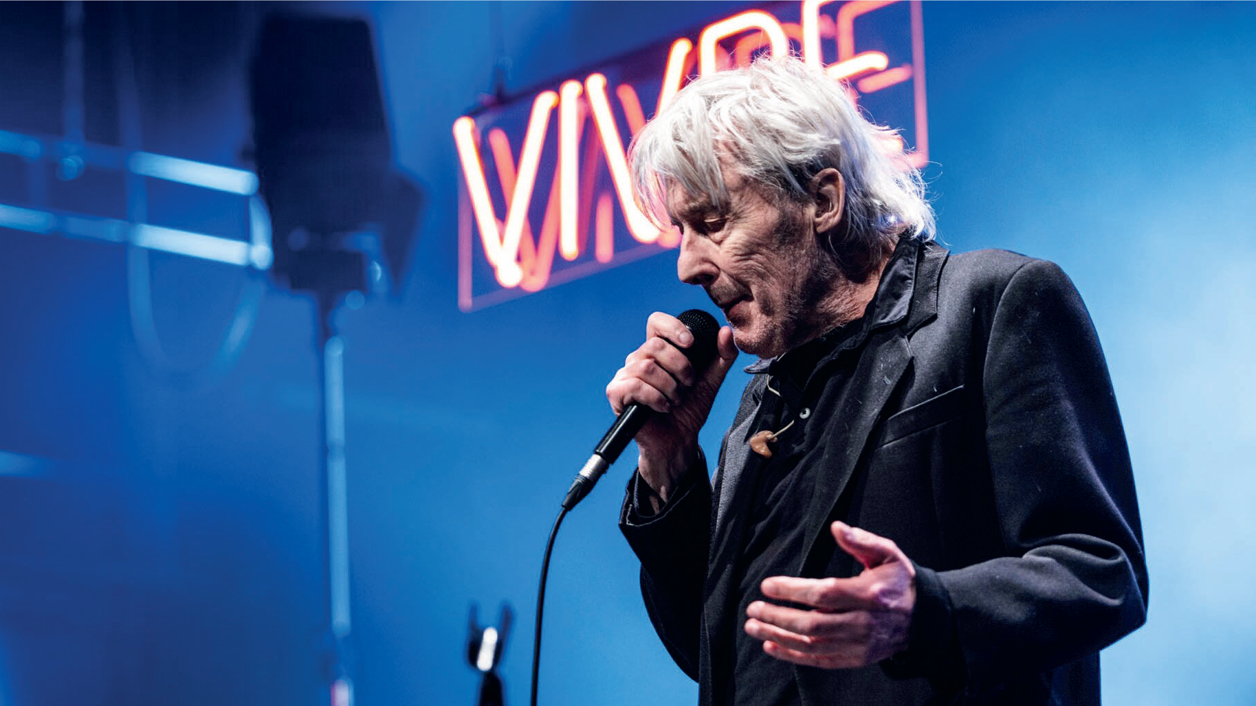 Arno : « Hier est mort et demain n’existe pas, je vis comme ça depuis longtemps. »